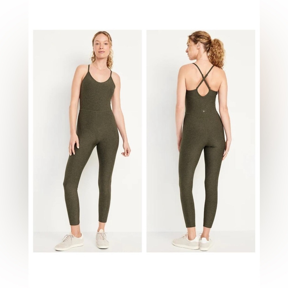 Old Navy  Women’s Onsie Athletic Cloud+ Sleeveless 7/8 Bodysuit Size Lar…
